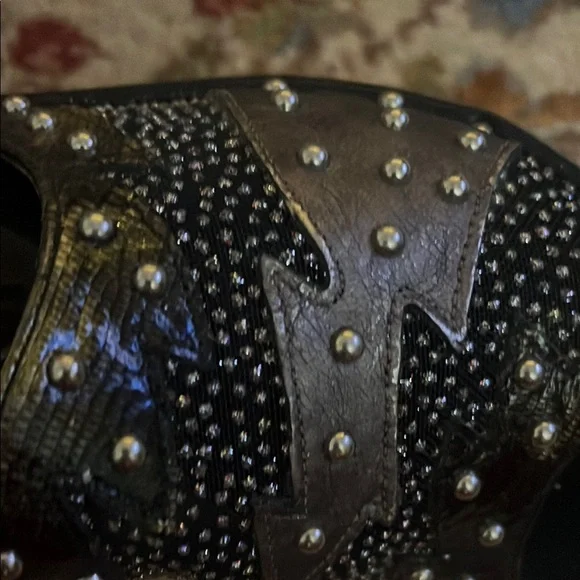 Elegant Black and Silver Open-Toe Sandals - Picture 4 of 12